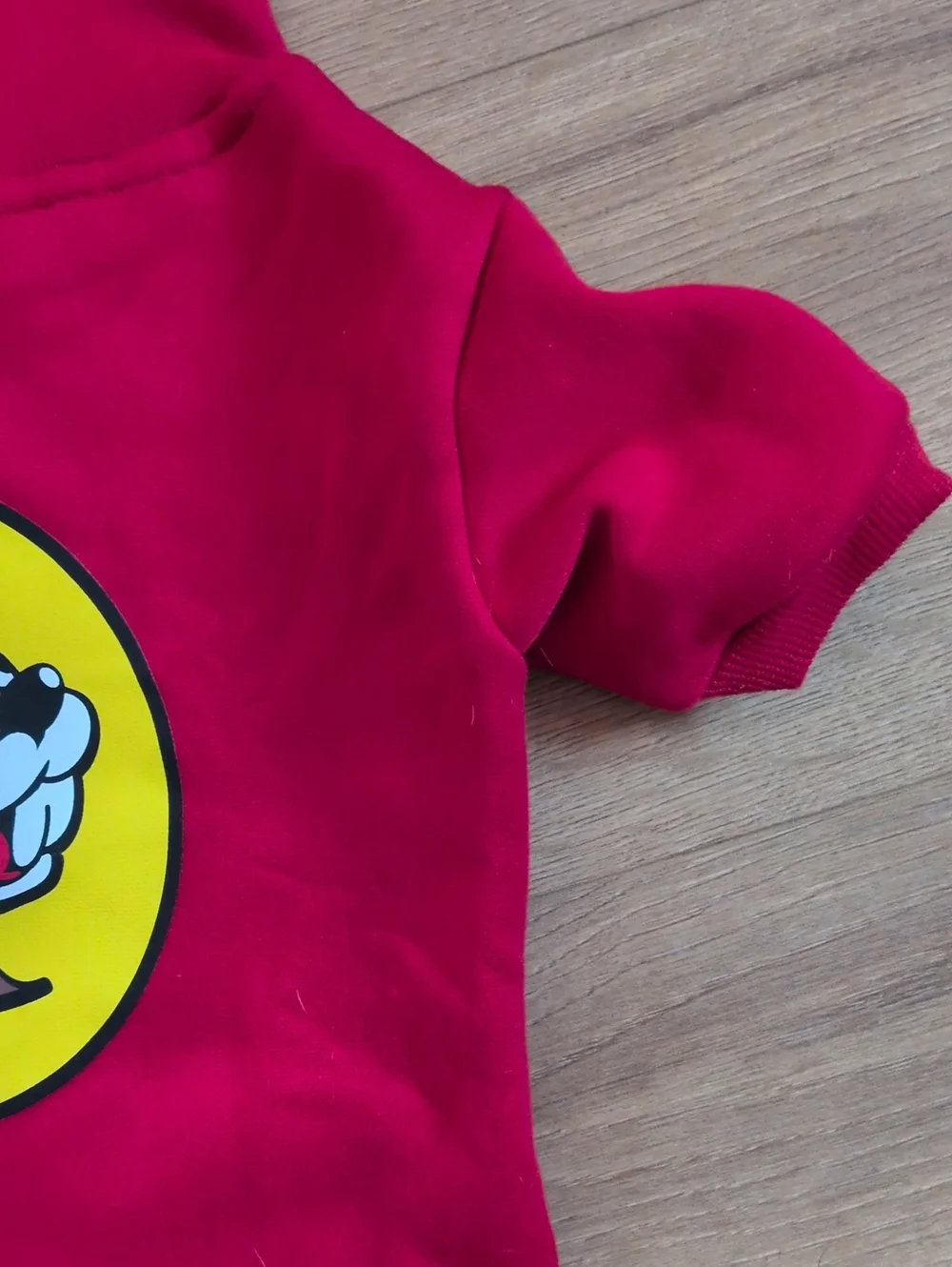 Vibrant Red Dog Hoodie with Playful Buc-ee's Mascot Graphic Size L